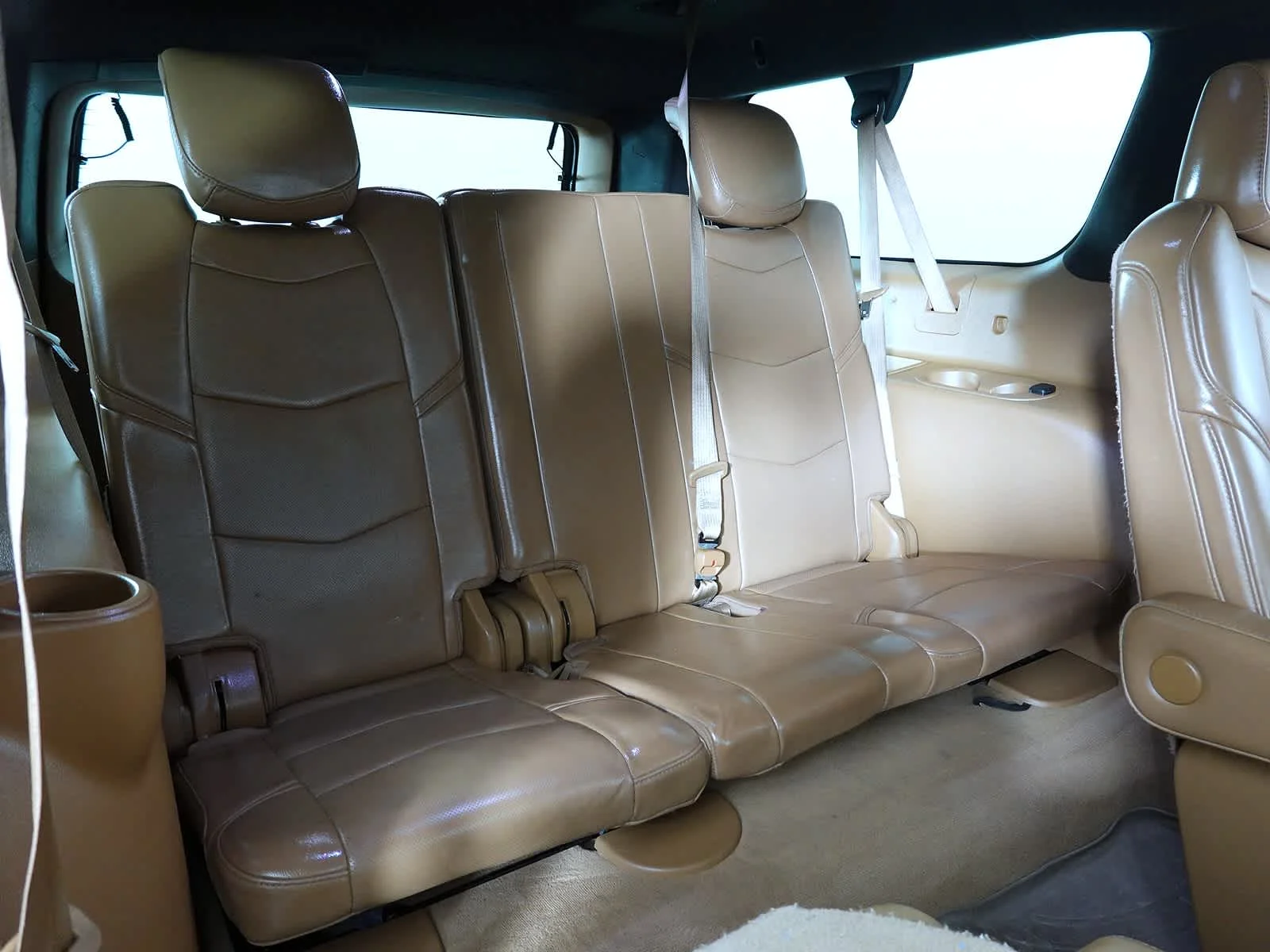 Used 2017 Crystal White Tricoat Cadillac Platinum image 17