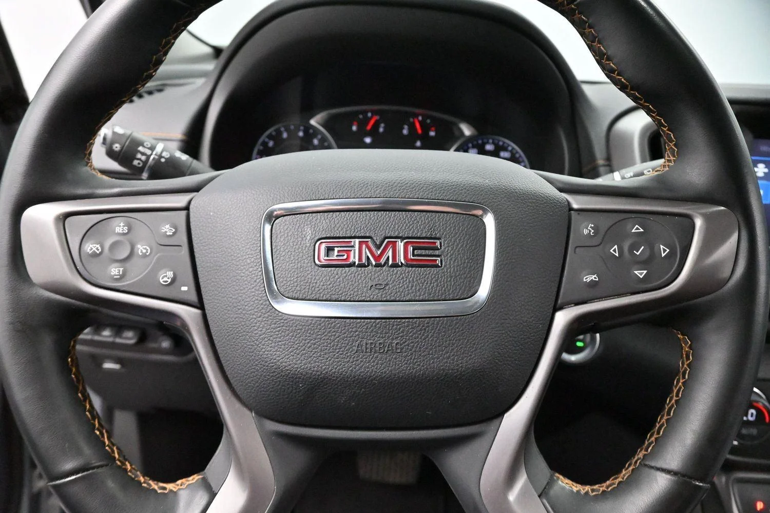 Used 2023 Sterling Metallic GMC AT4 image 19