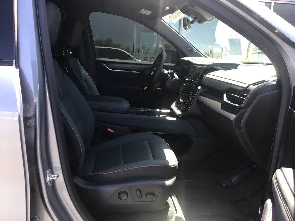 Used 2024 Sterling Metallic GMC AT4 image 6