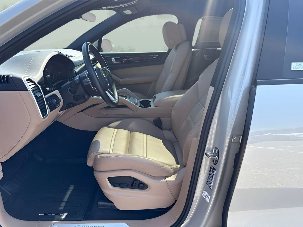 Used 2022  Porsche Base image 9