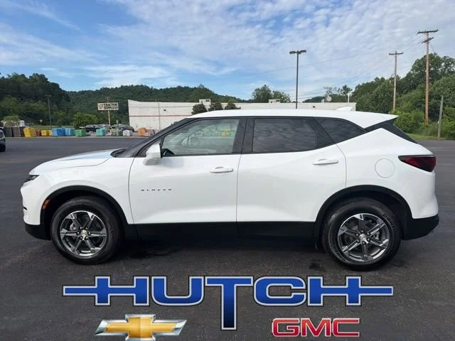 Used 2025 Summit White Chevrolet 2LT image 8