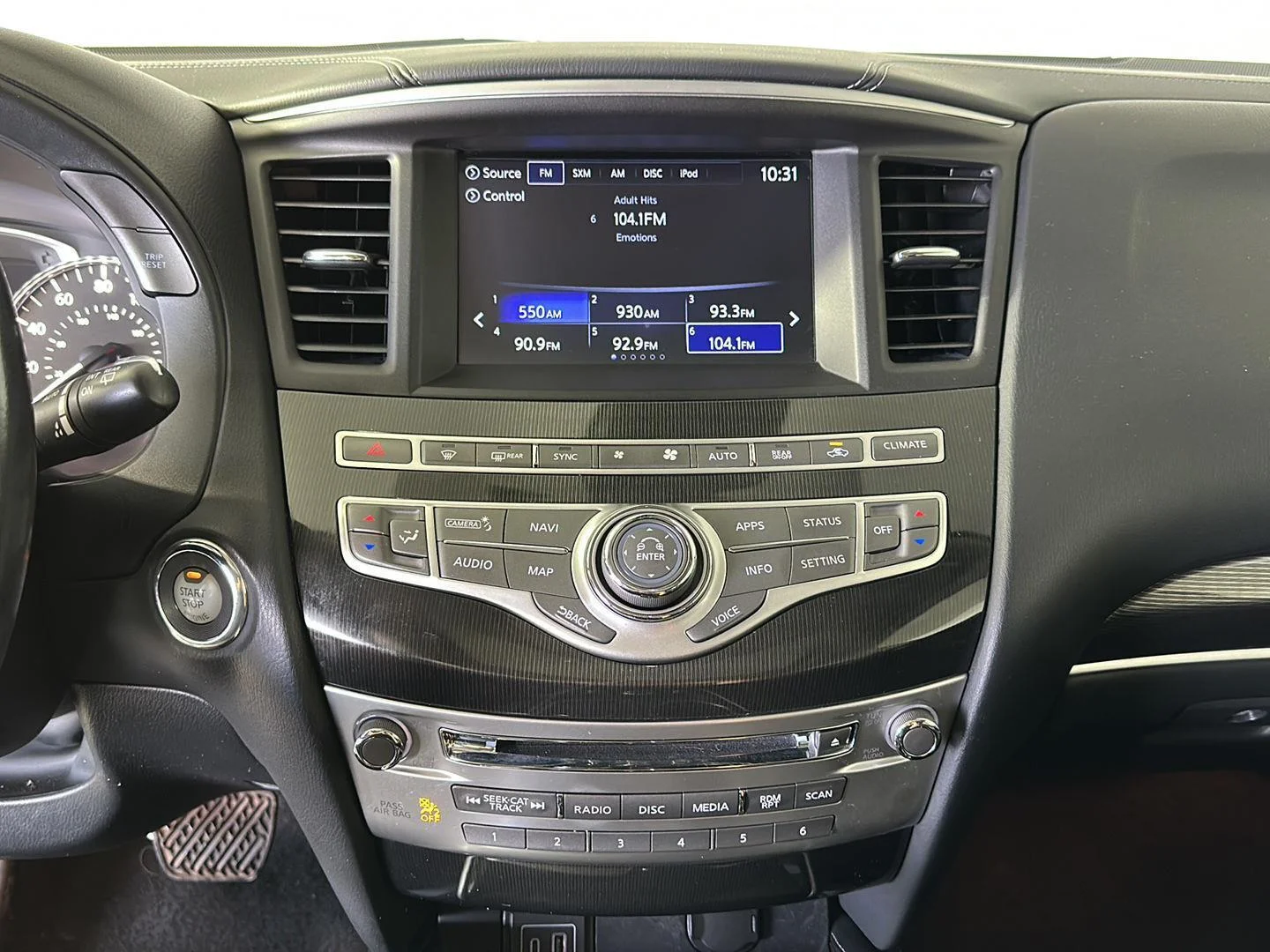 Used 2019 Majestic White INFINITI LUXE image 27