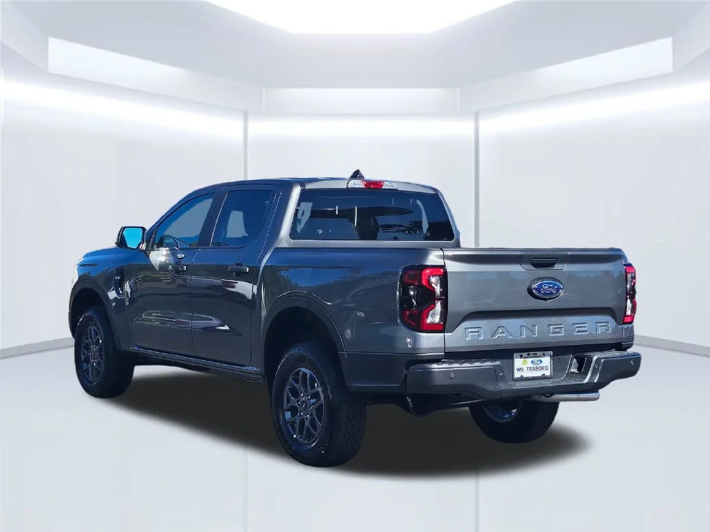 New 2026 Carbonized Gray Metallic Ford XLT image 18