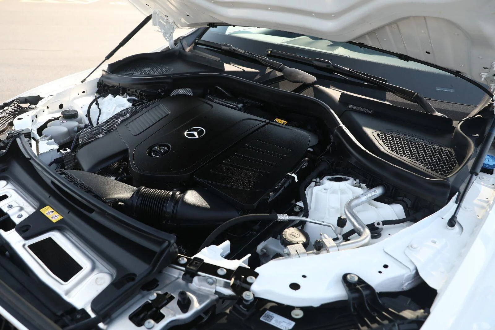 Used 2023 Polar White Mercedes-Benz GLC 300 image 47