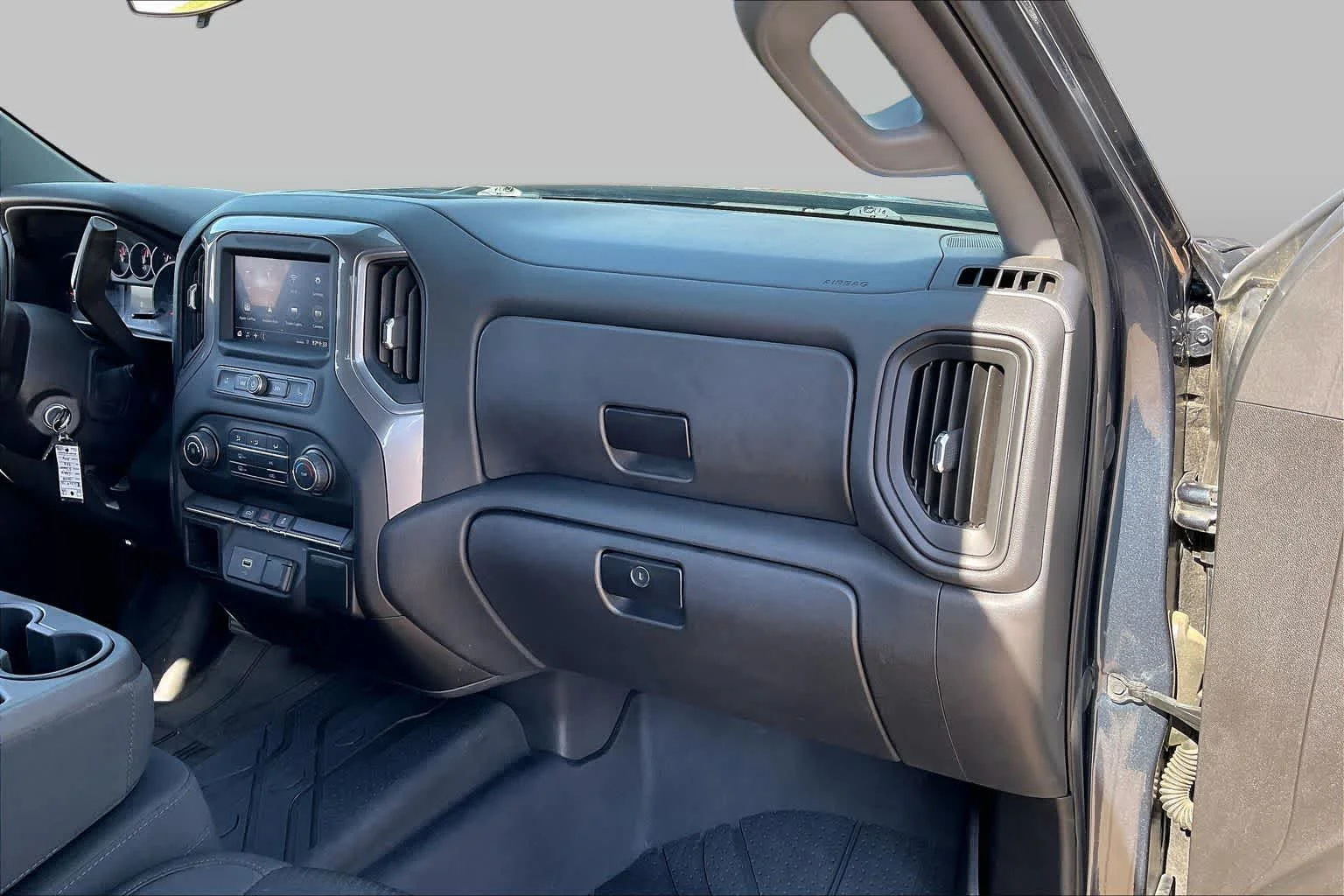 Used 2020 Shadow Gray Metallic Chevrolet Custom image 17