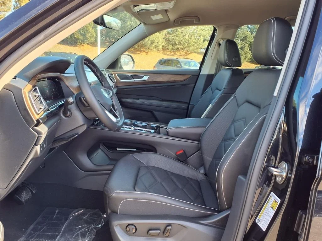 New 2026 Deep Black Pearl Volkswagen 2.0T SE w/Technology image 7