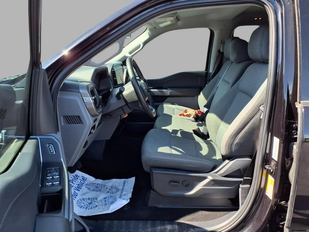 Used 2025 Black Ford XLT image 23