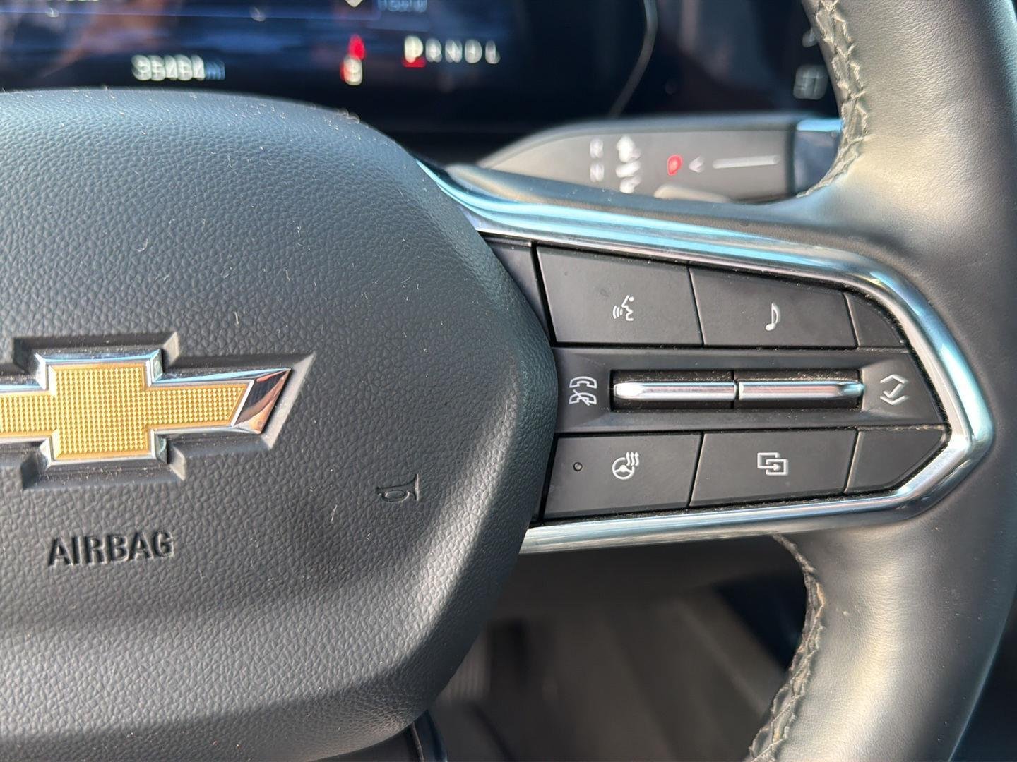 Used 2025 Mosaic Black Metallic Chevrolet FWD LT image 21