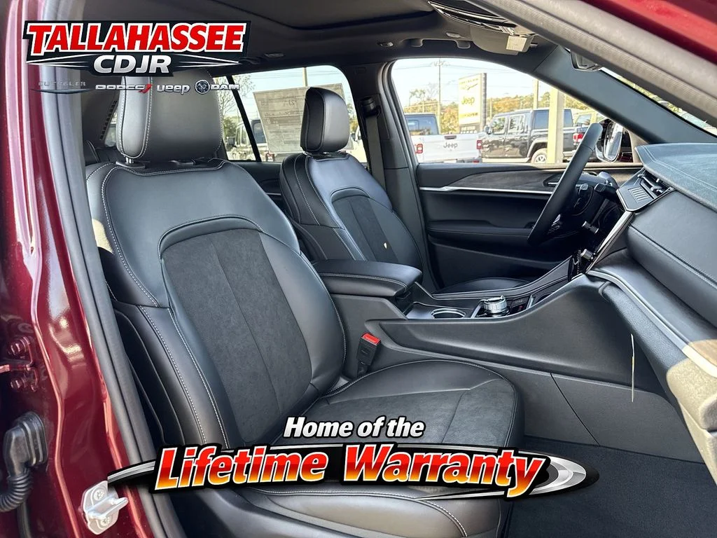 New 2026 Velvet Red Pearl-Coat Exterior Paint Jeep Altitude image 27