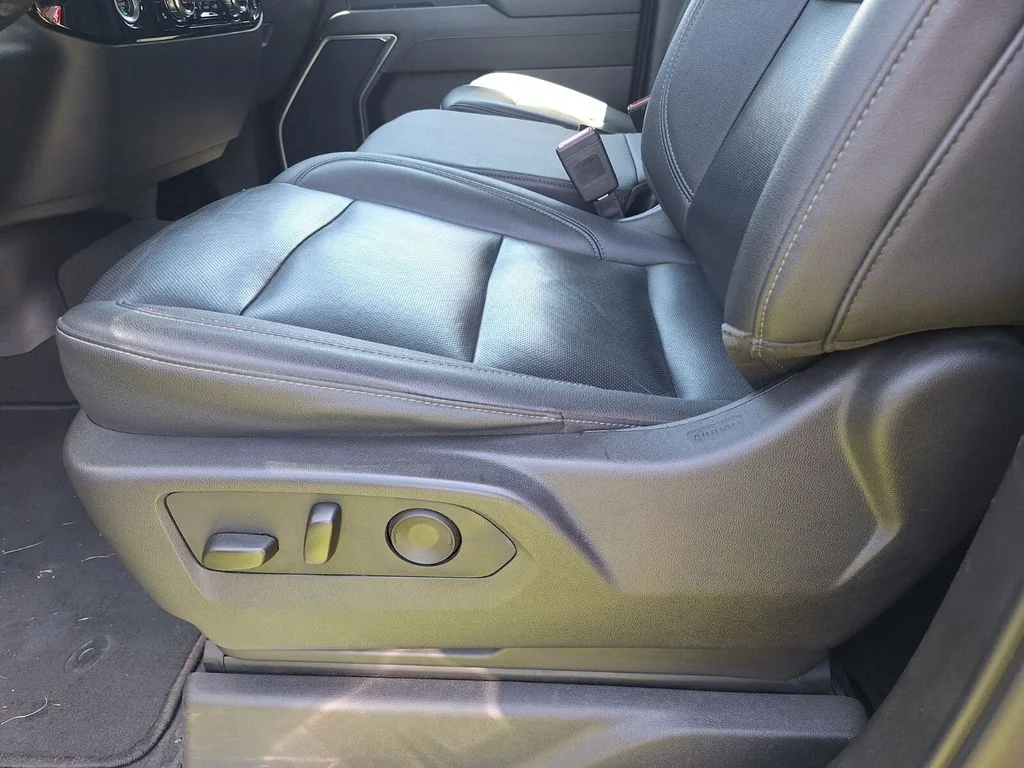 Used 2024 Silver GMC SLT image 30