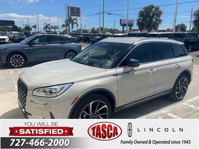 Used 2024 White Lincoln Reserve image 1