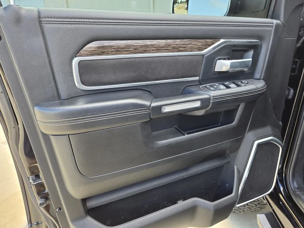 Used 2019 Black Ram Laramie image 10