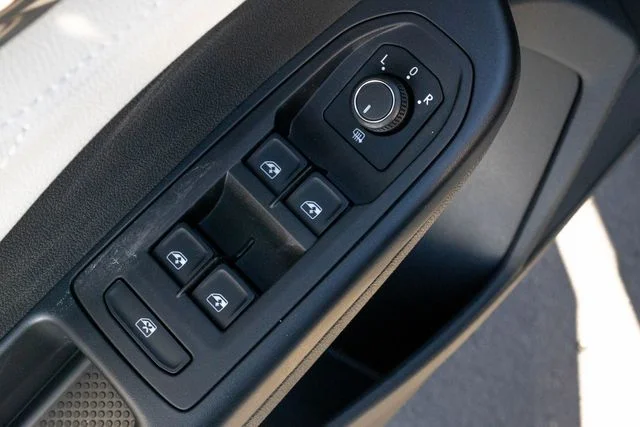 2025 Volkswagen Taos SEL - Photo 14