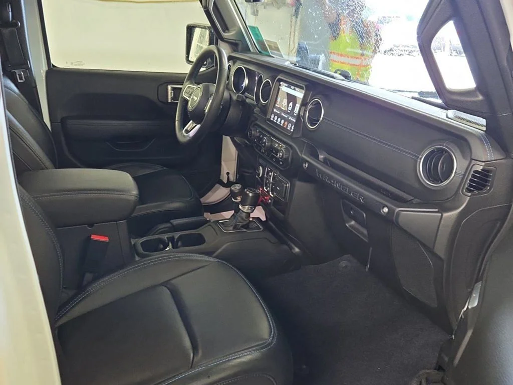 Used 2023 White Jeep Rubicon 4xe image 3