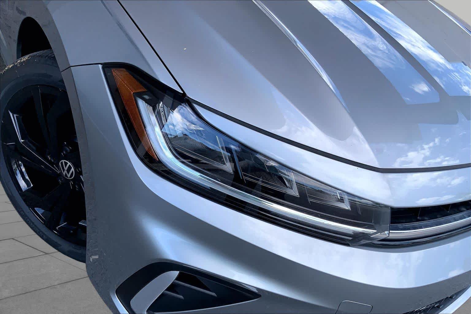 New 2026 Pyrite Silver Metallic Volkswagen SE image 13
