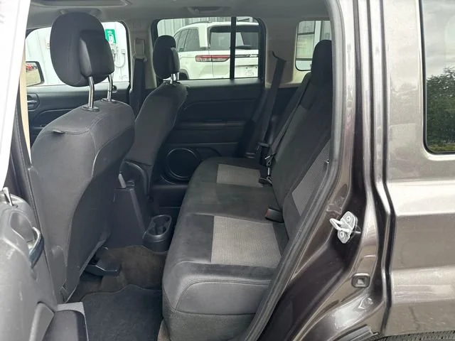 Used 2014 Granite Crystal Metallic Clearcoat Jeep Latitude image 13