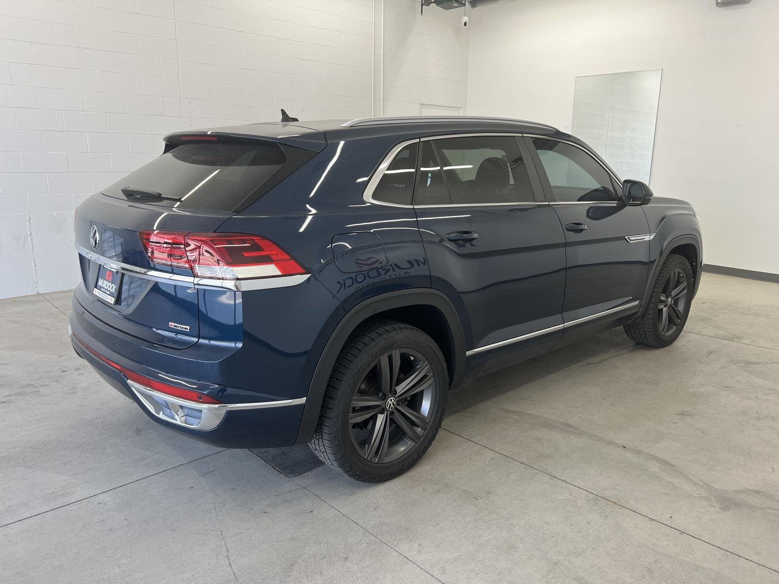 Used 2022 Tourmaline Blue Metallic Volkswagen 2.0T SEL R-Line image 11