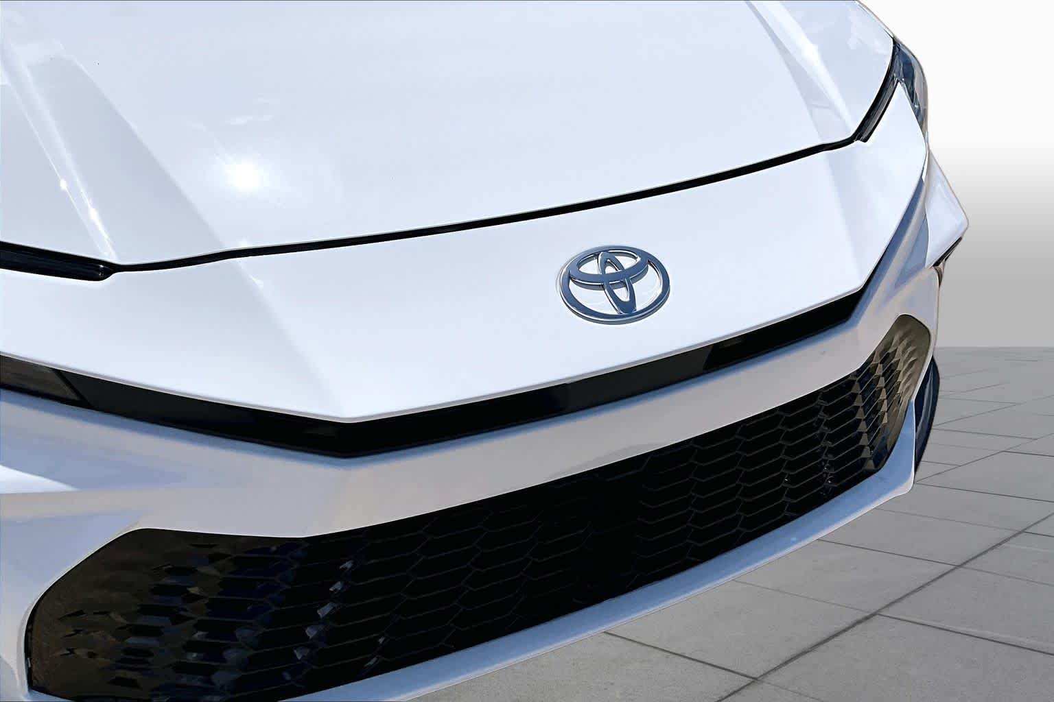 Used 2026 Ice Cap Toyota SE image 28