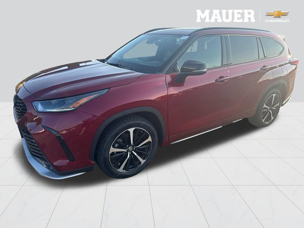 Used 2022 Toyota Highlander XSE with VIN 5TDLZRBH7NS182584 for sale in Inver Grove Heights, Minnesota