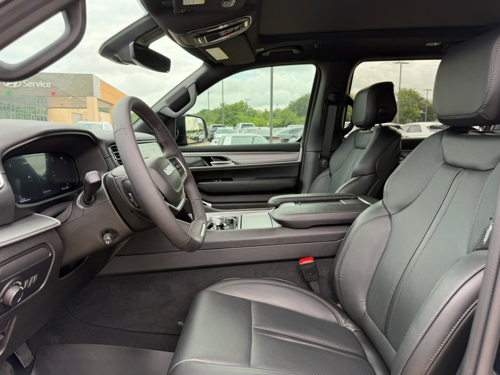 Used 2026 BLACK Jeep Upland image 10