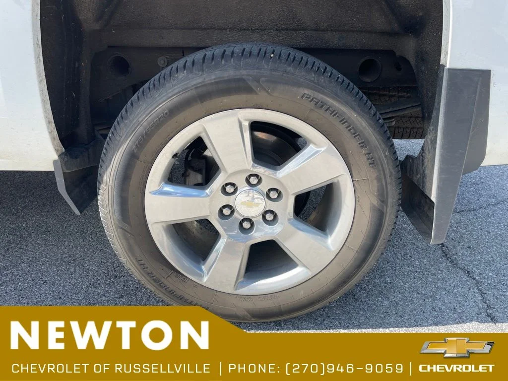 Used 2018 Summit White Chevrolet LT image 19