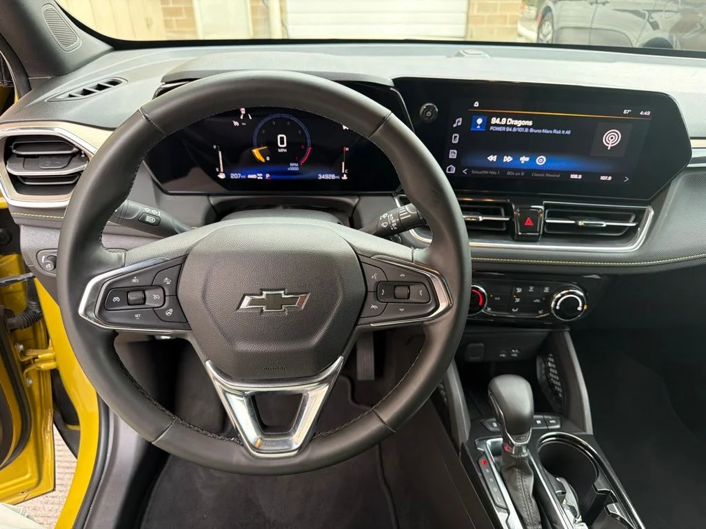 Used 2025 Yellow Chevrolet ACTIV image 11
