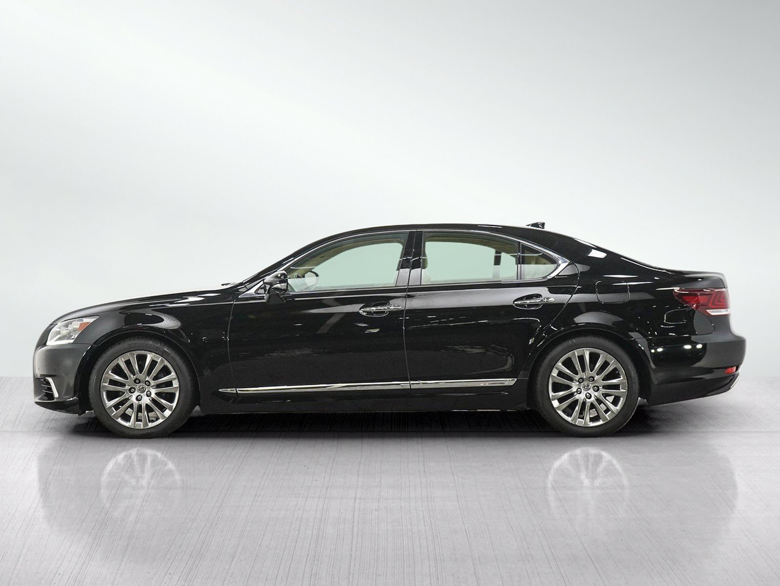 Used 2015 Obsidian Lexus 460 image 2