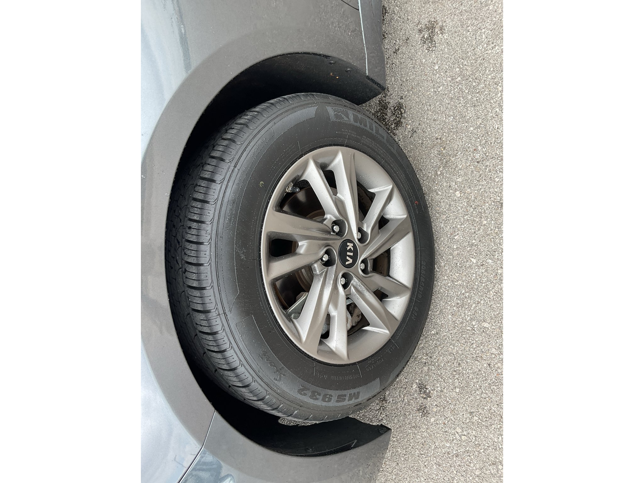 Used 2020 Gravity Grey Kia LX image 5