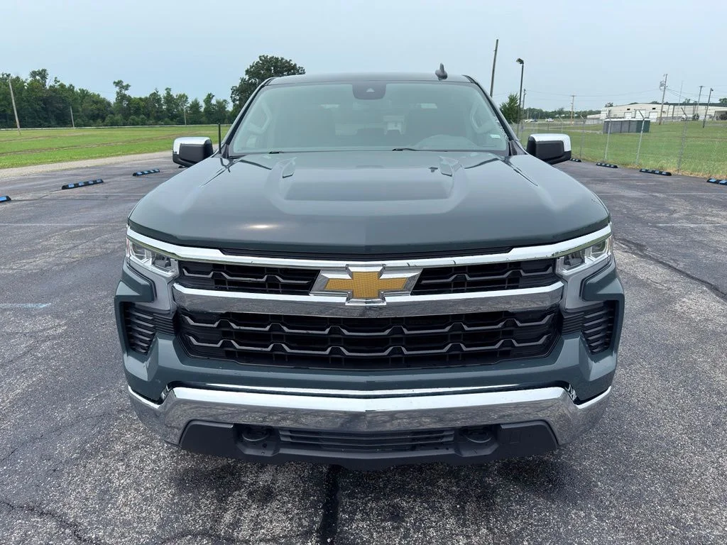 Used 2025 Gray Chevrolet LT image 16