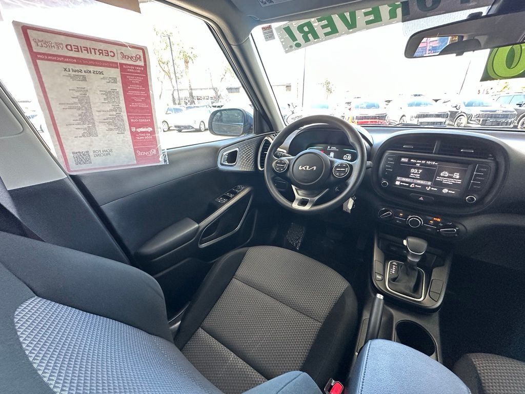 2025 Kia Soul LX - Photo 14