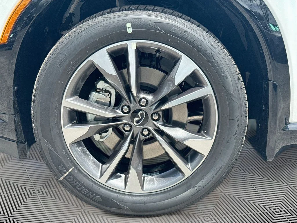 New 2027 White INFINITI LUXE image 32
