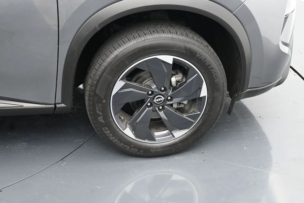 Used 2024 Gray Nissan SV image 11