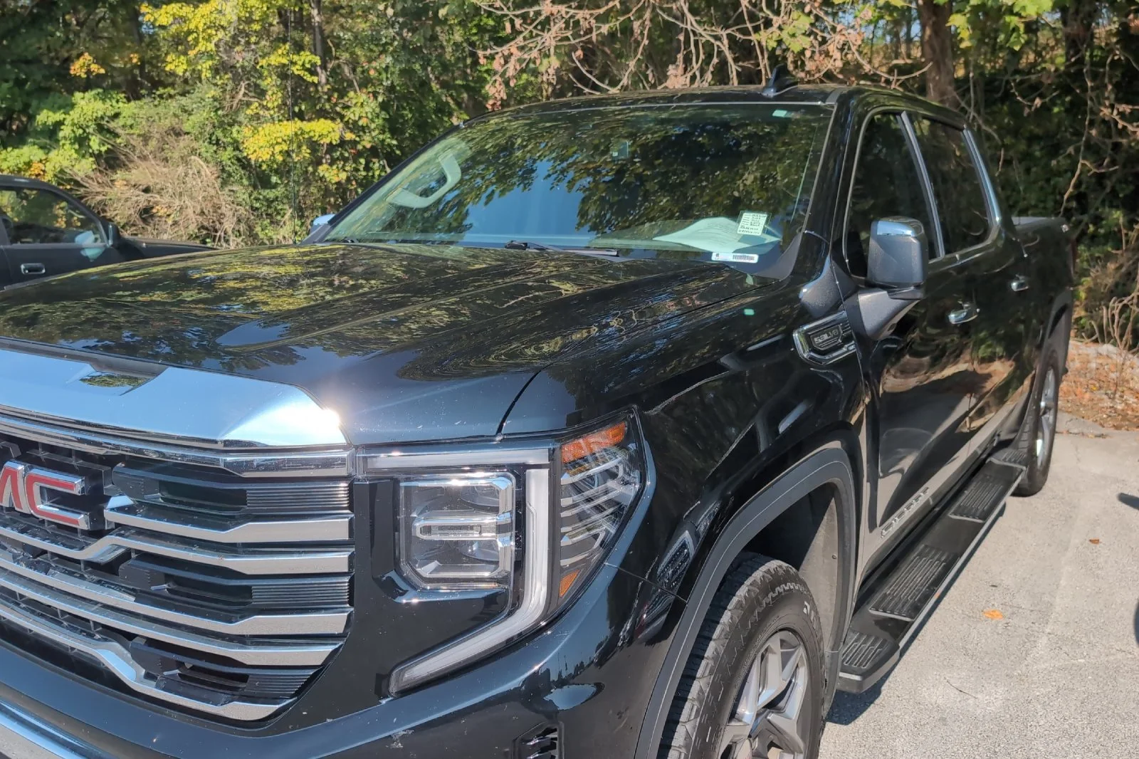 Used 2024 Onyx Black GMC SLT image 8