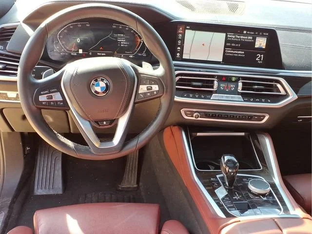 Used 2021  BMW xDrive40i image 11