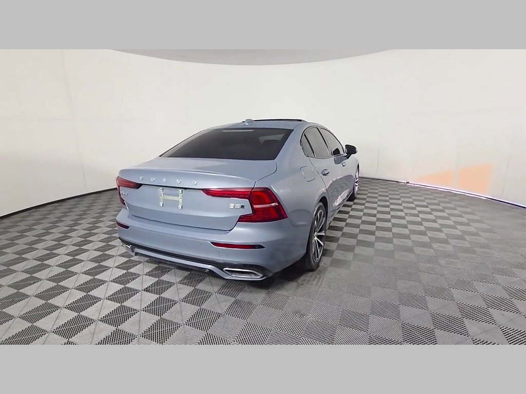 Certified Used 2022 Gray Volvo Momentum image 42