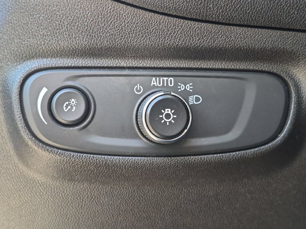 Used 2022 Silver Chevrolet LT image 15
