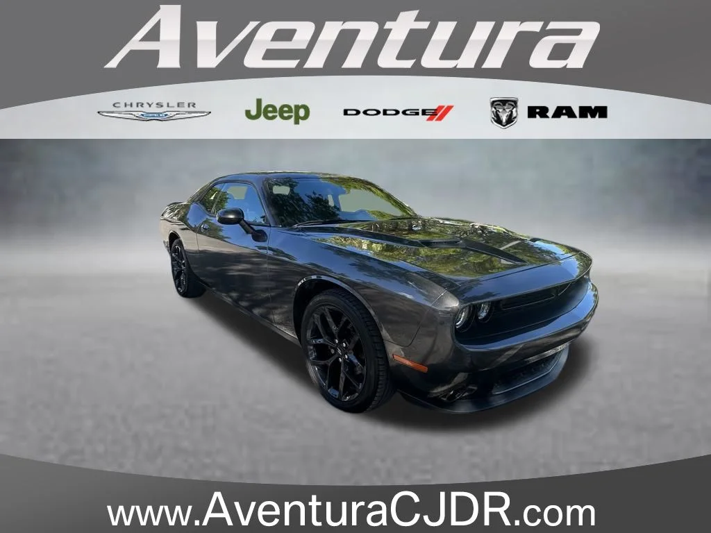 2020 Dodge Challenger SXT Auto's photo