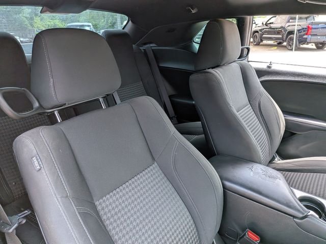 Used 2019 Red Dodge SXT image 14