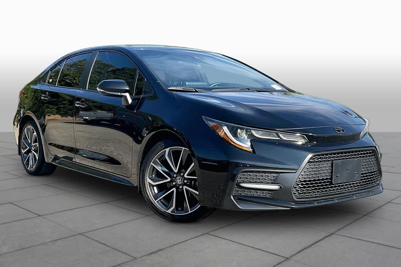 Used 2022 Black Sand Pearl Toyota SE image 3