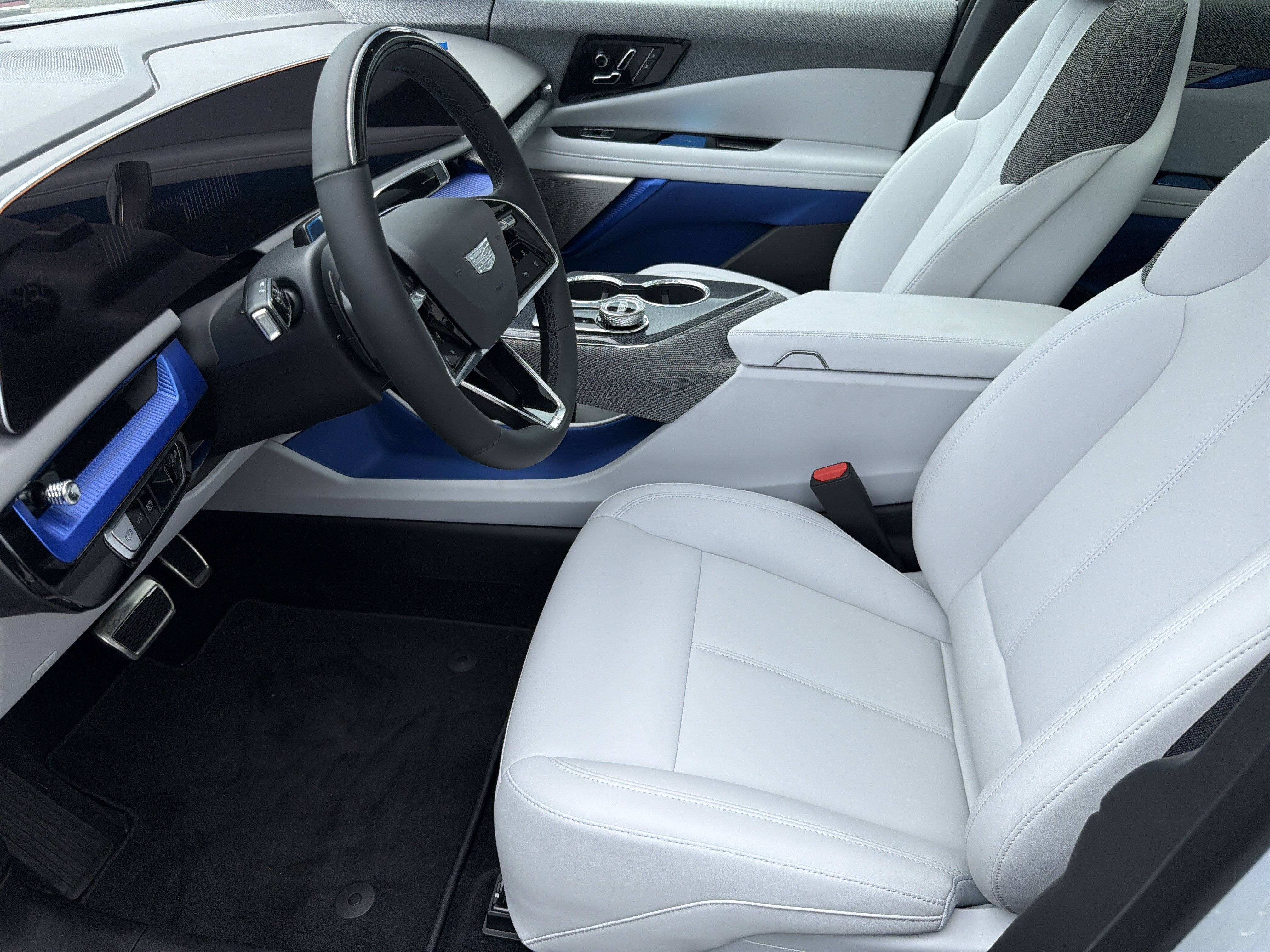 2026 Cadillac OPTIQ Luxury - Photo 9