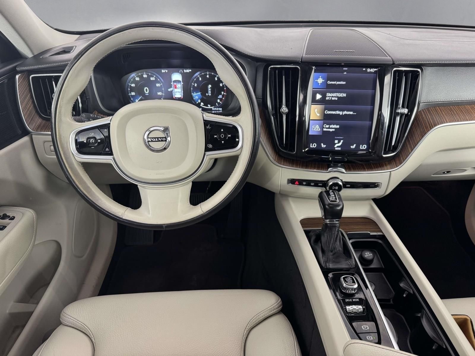 Used 2020 Blue Volvo T5 Inscription image 3