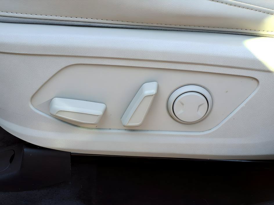 Used 2025 Everlasting Silver Kia S image 16