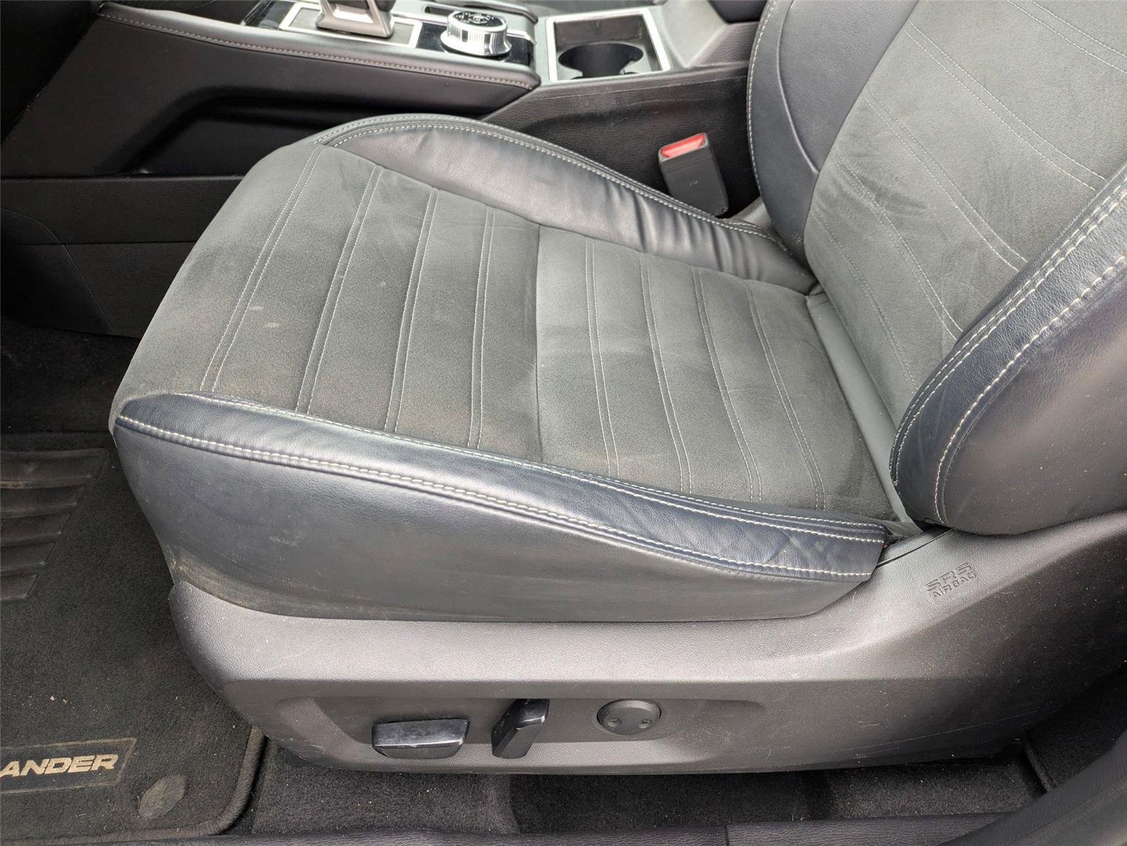 Used 2023 Cosmic Blue Metallic Mitsubishi SE image 15