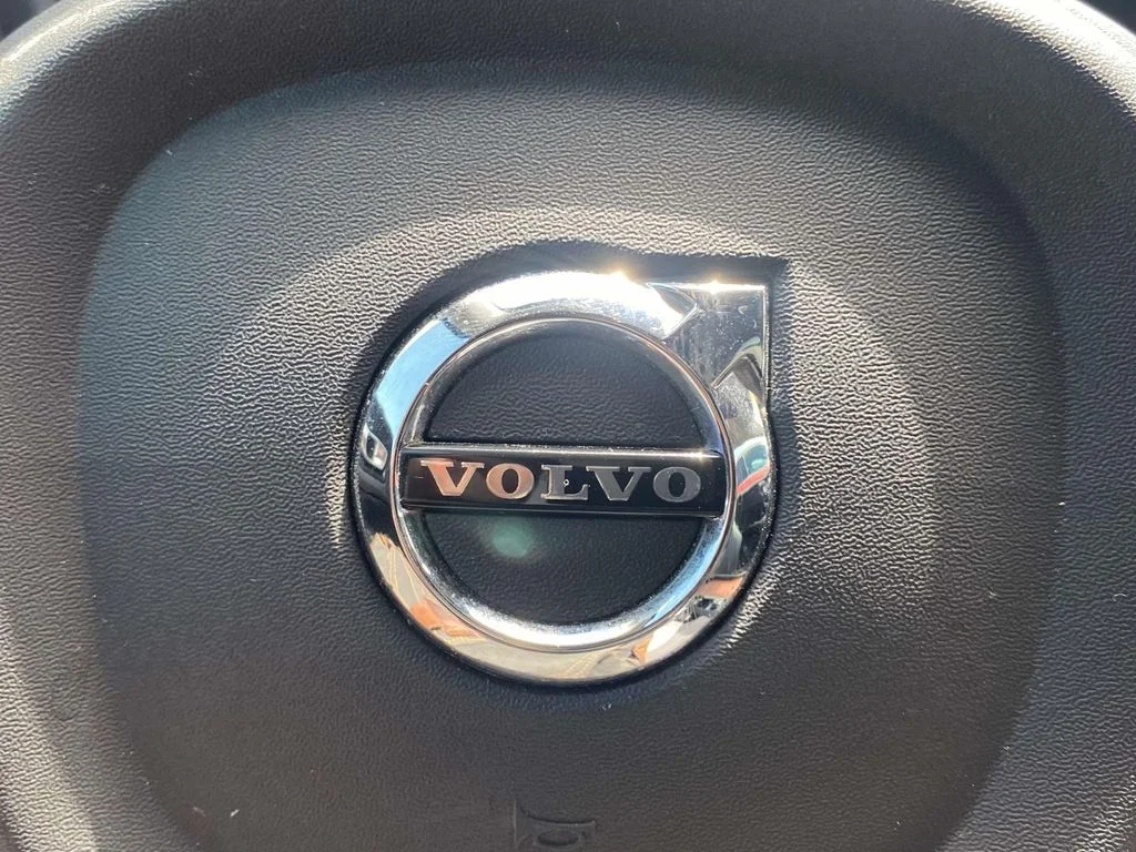Used 2024 Silver Volvo B5 Plus Dark Theme image 31
