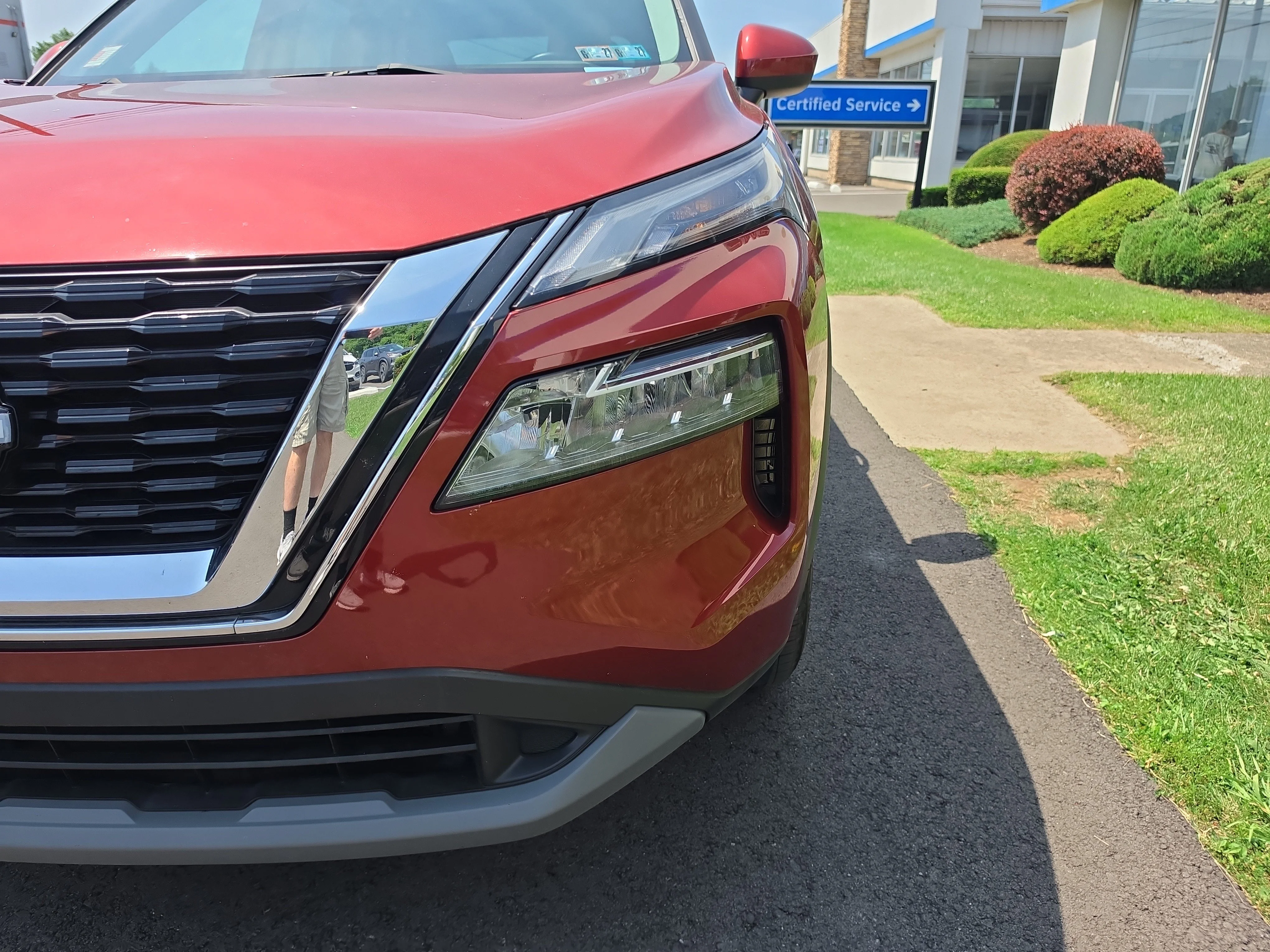 Used 2023 Scarlet Ember Tintcoat Nissan SV image 10