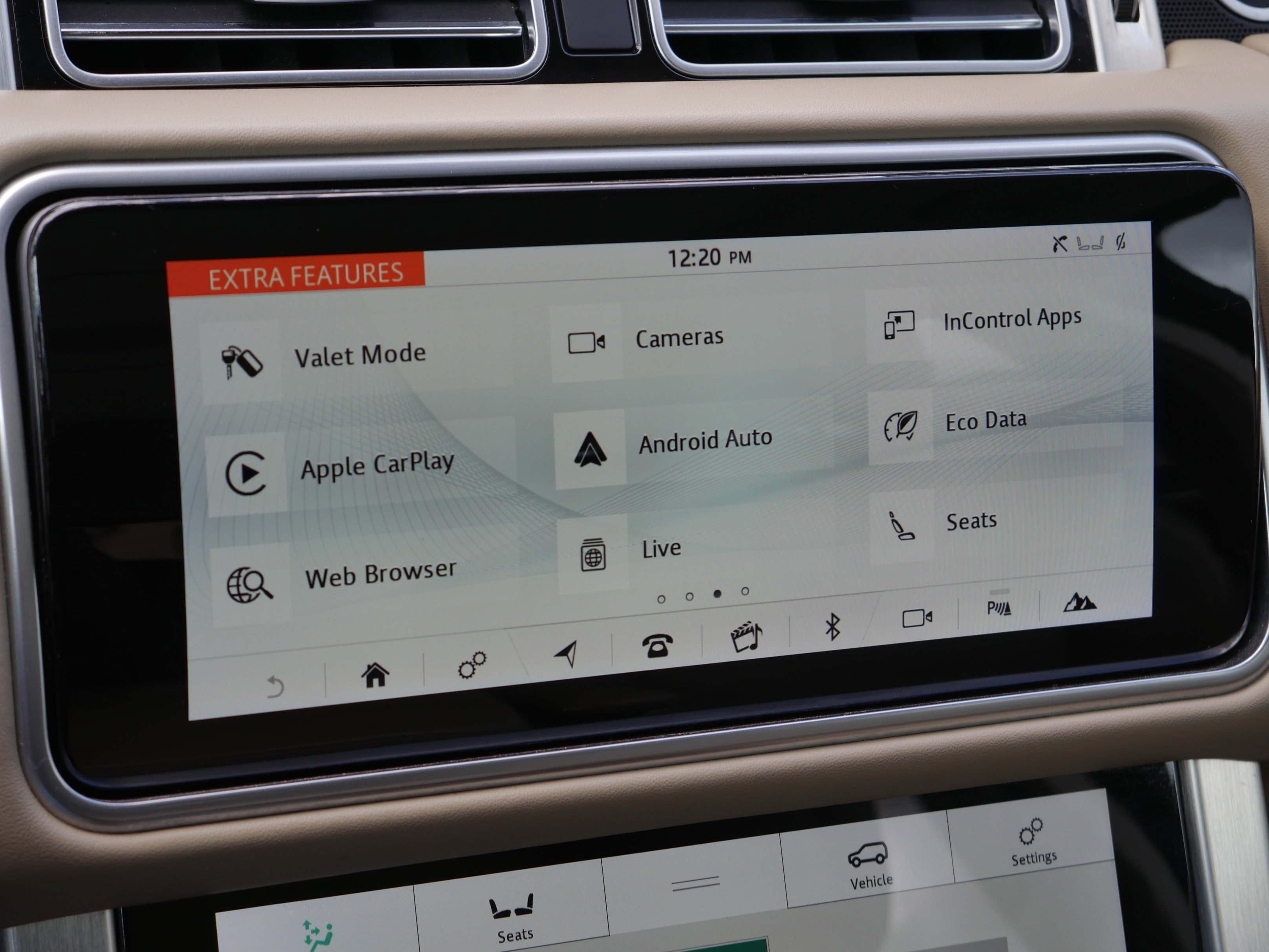 Used 2019 Fuji White Land Rover  image 12