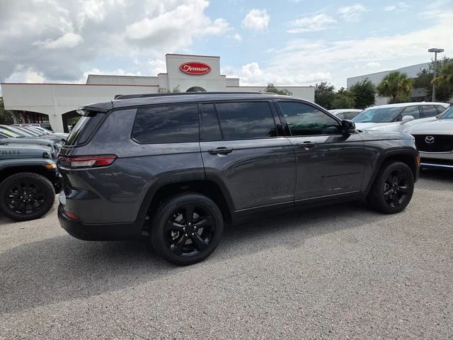 Used 2024 Gray Jeep Altitude image 12