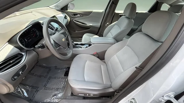 Used 2025 Summit White Chevrolet 1LT image 18