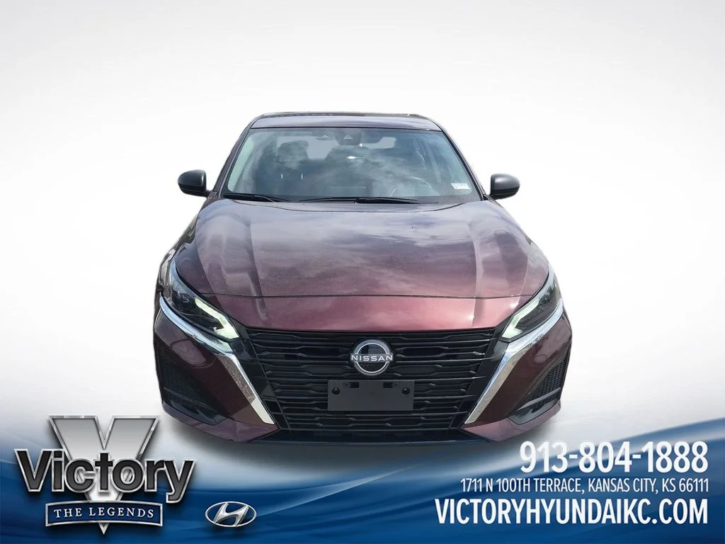 Used 2025 Red Nissan 2.5 SV image 8