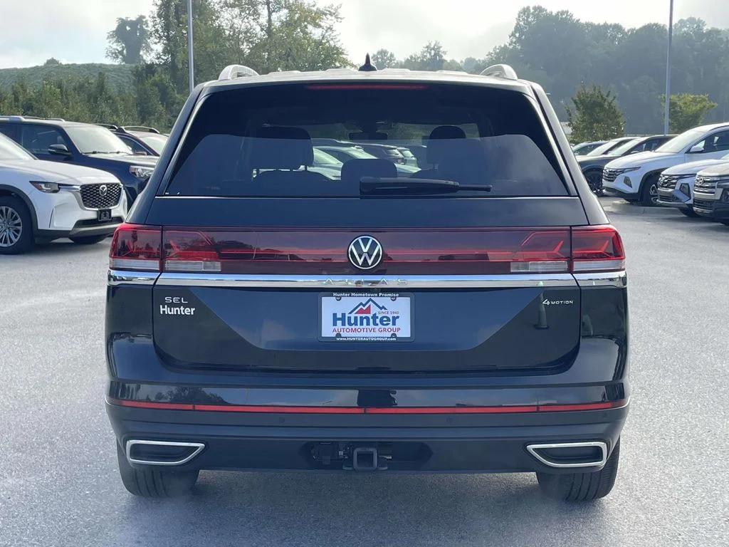 Used 2025 Deep Black Pearl Volkswagen 2.0T SEL image 28